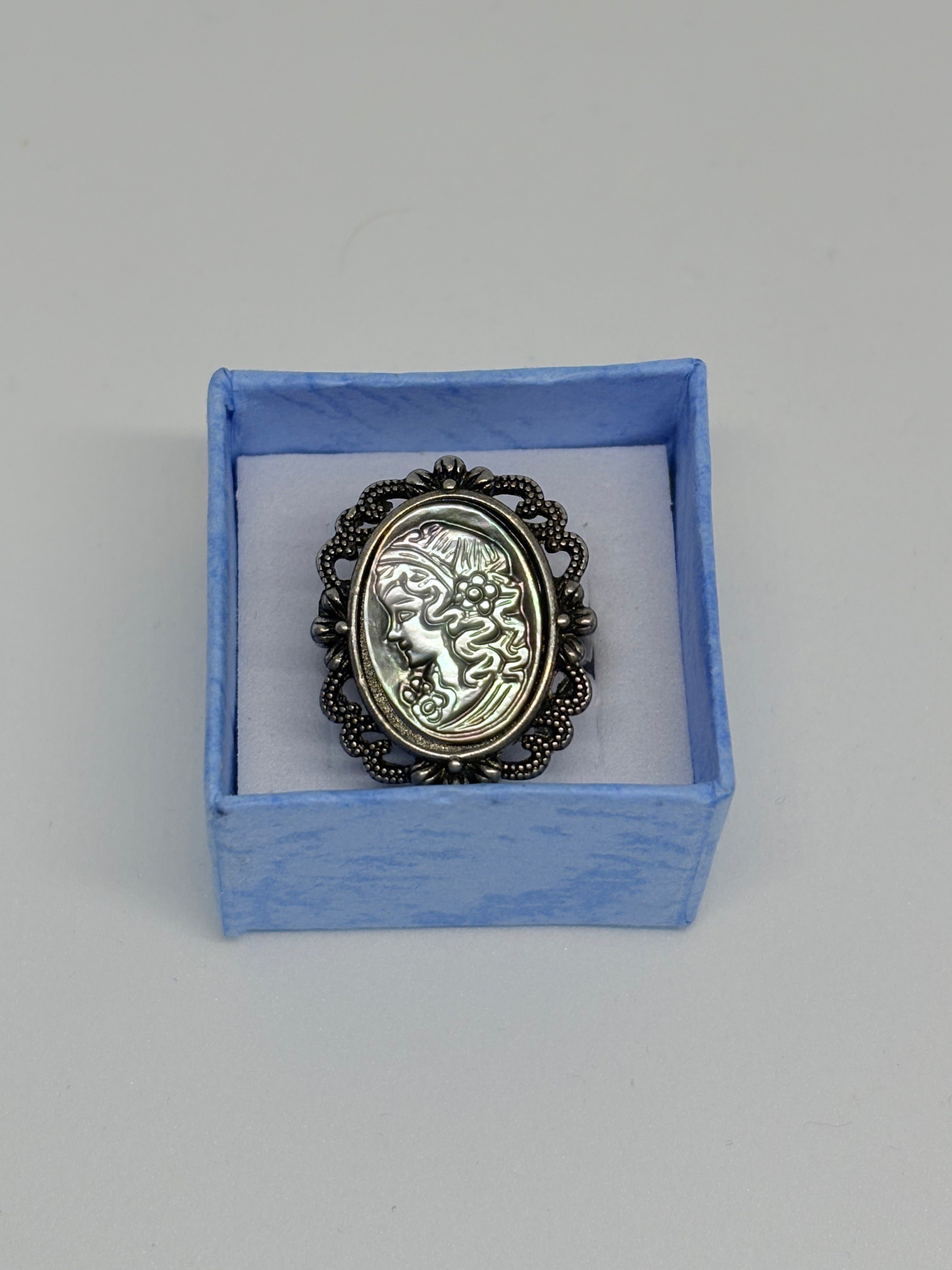 Black Shell Cameo Lady Ring