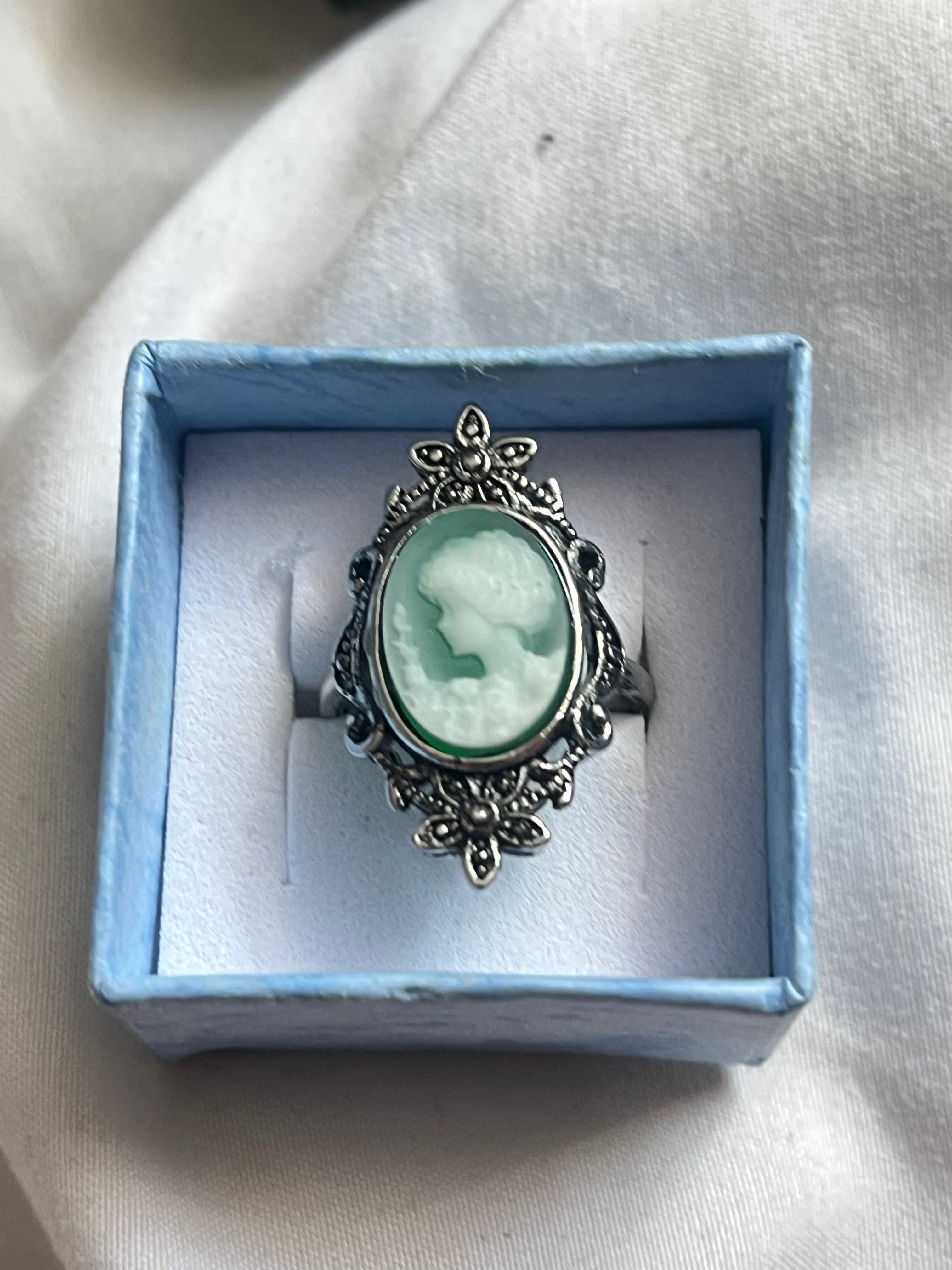 Agate Cameo Silver Tone Ring