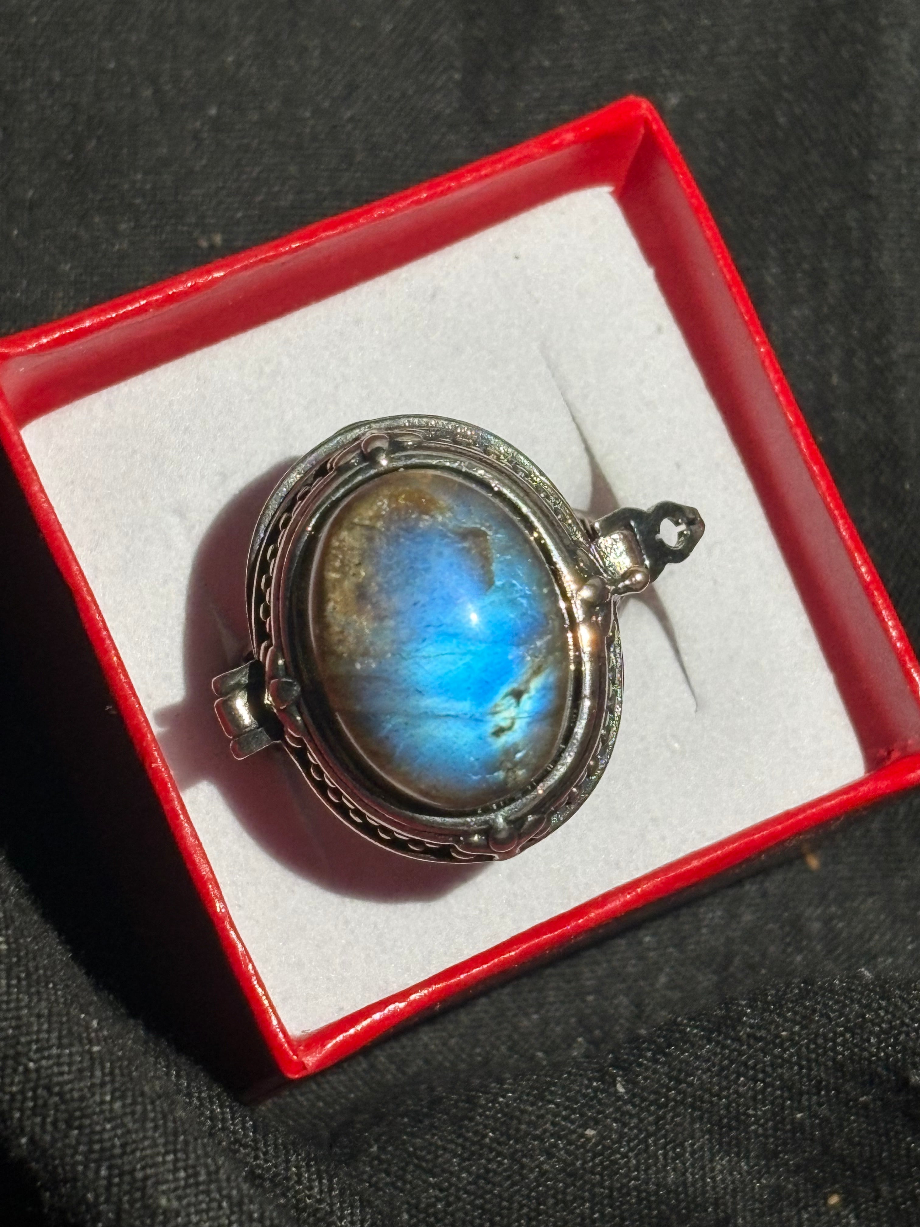 Labradorite Flashy Locket Ring