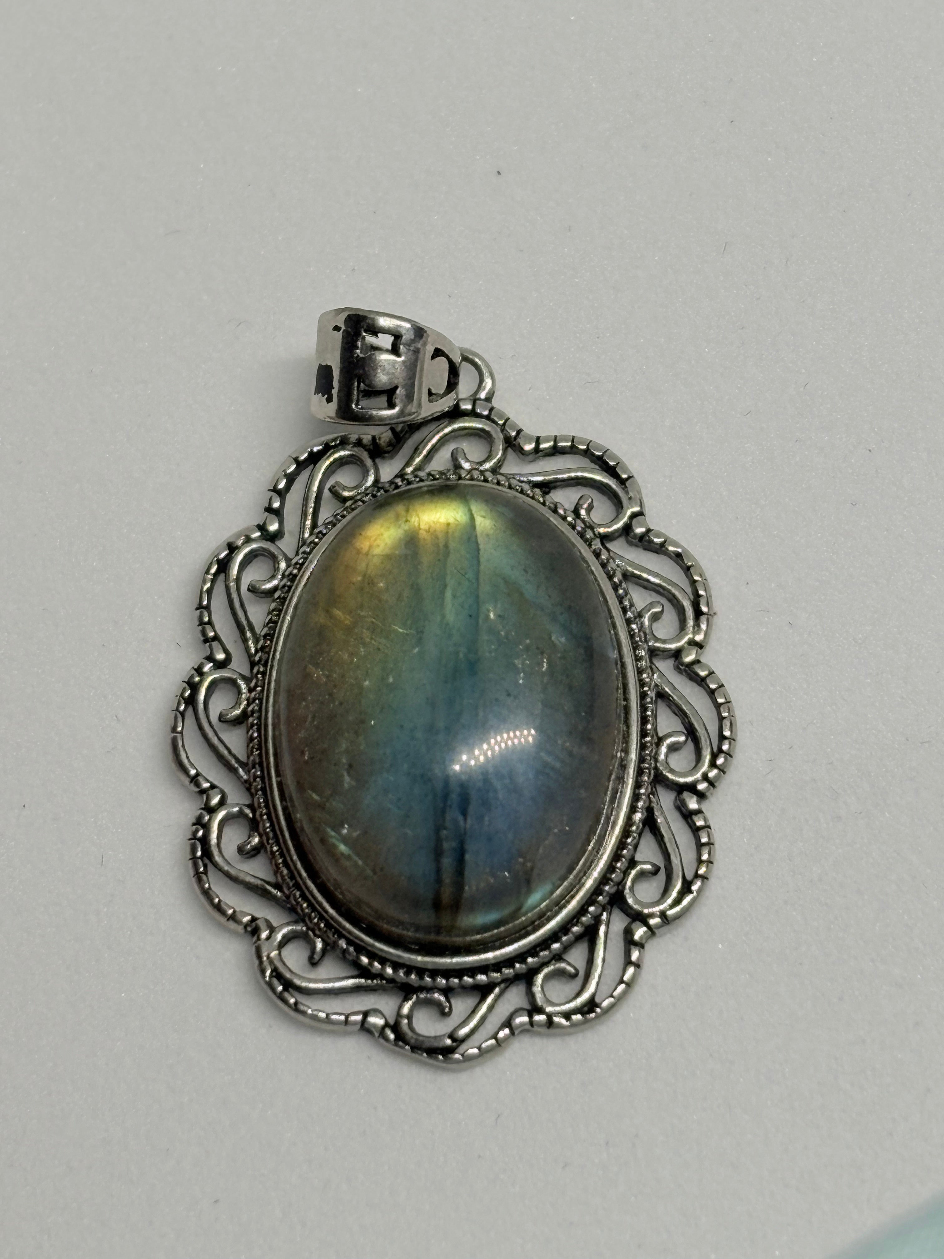 Labradorite Flashy Pendant