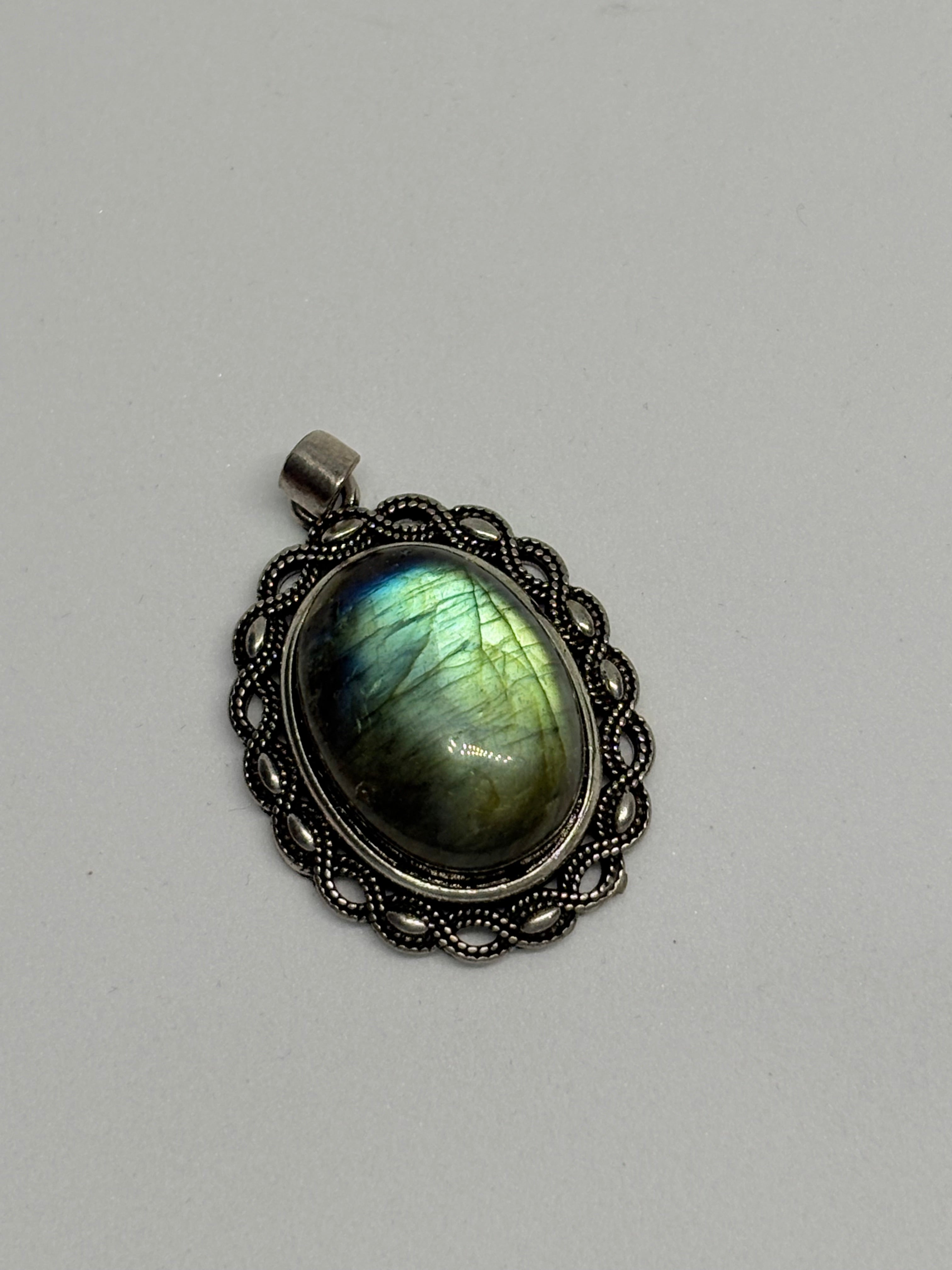 Labradorite Flashy Pendant