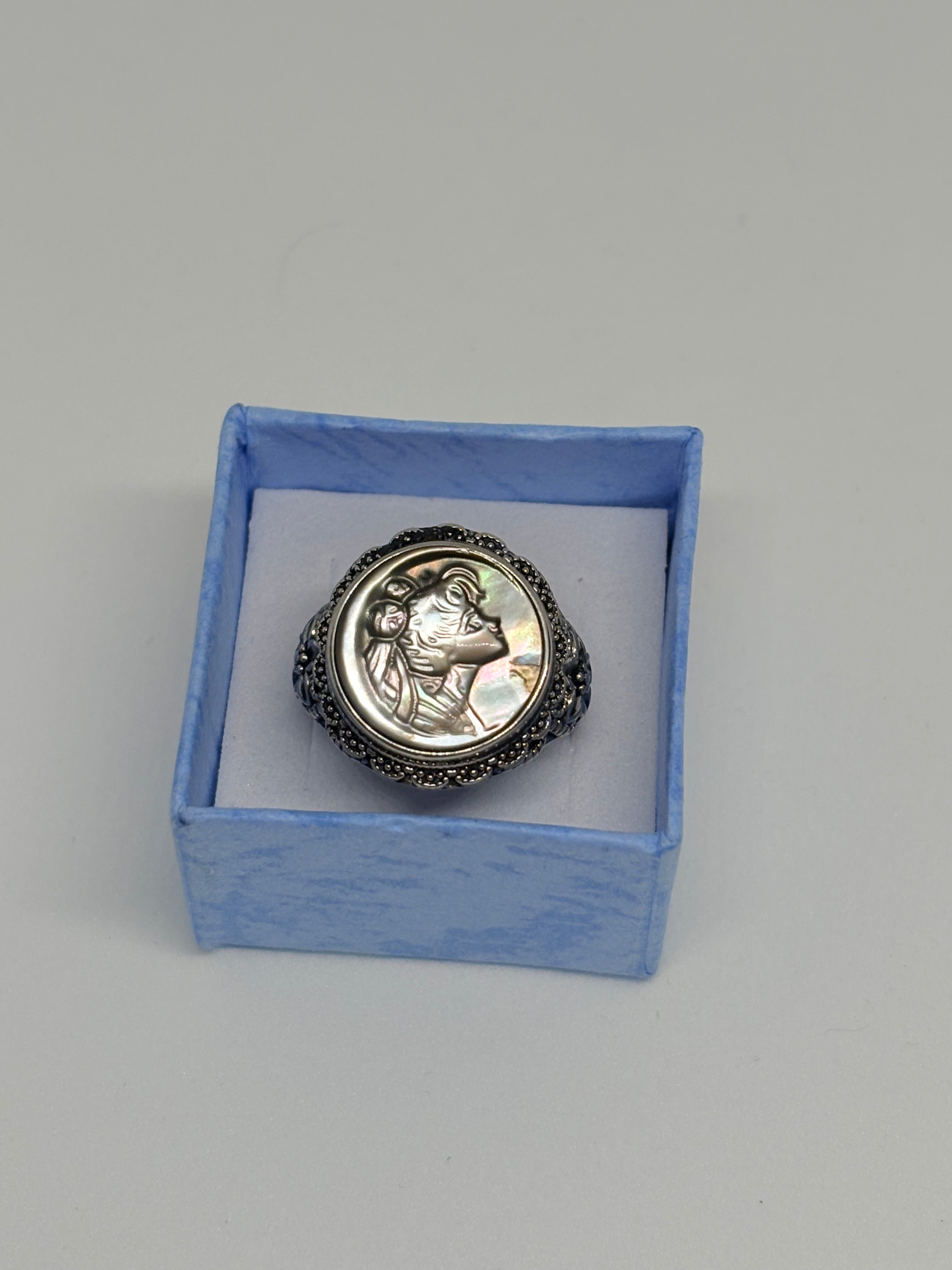 Sailor Moon Black Shell Cameo Ring