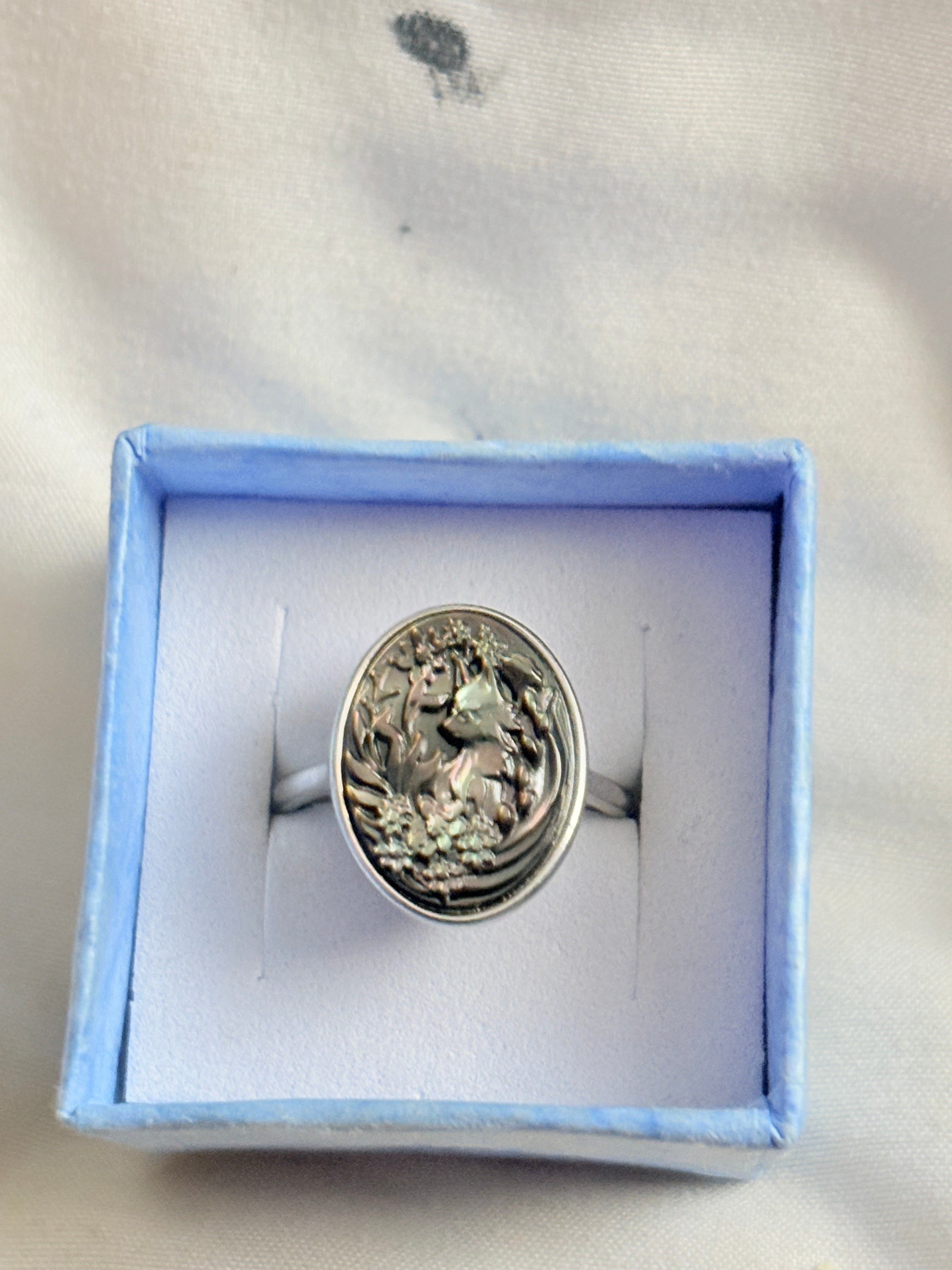Fox Black Shell Cameo Ring