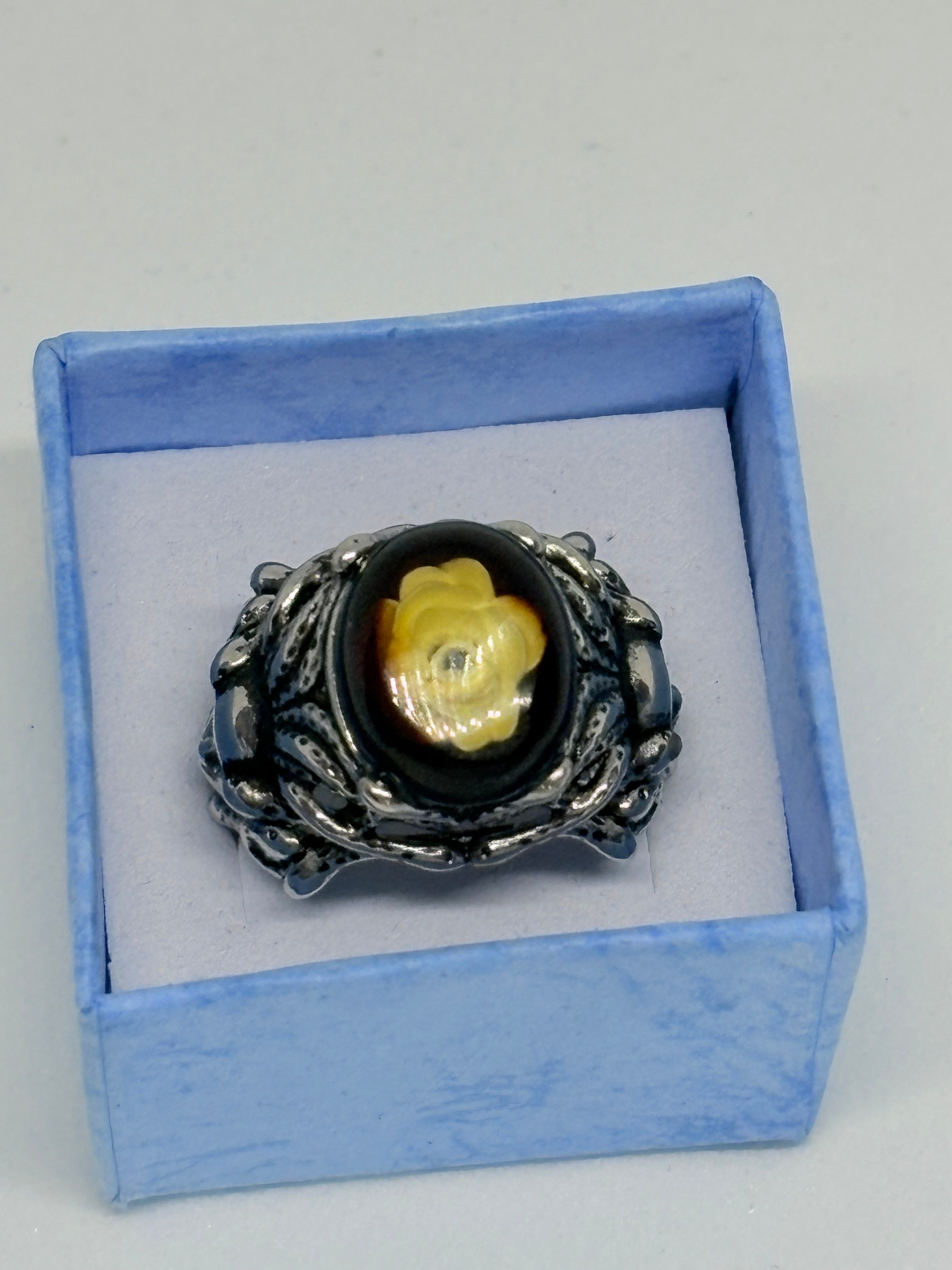 Flower Amber Medusa Ring
