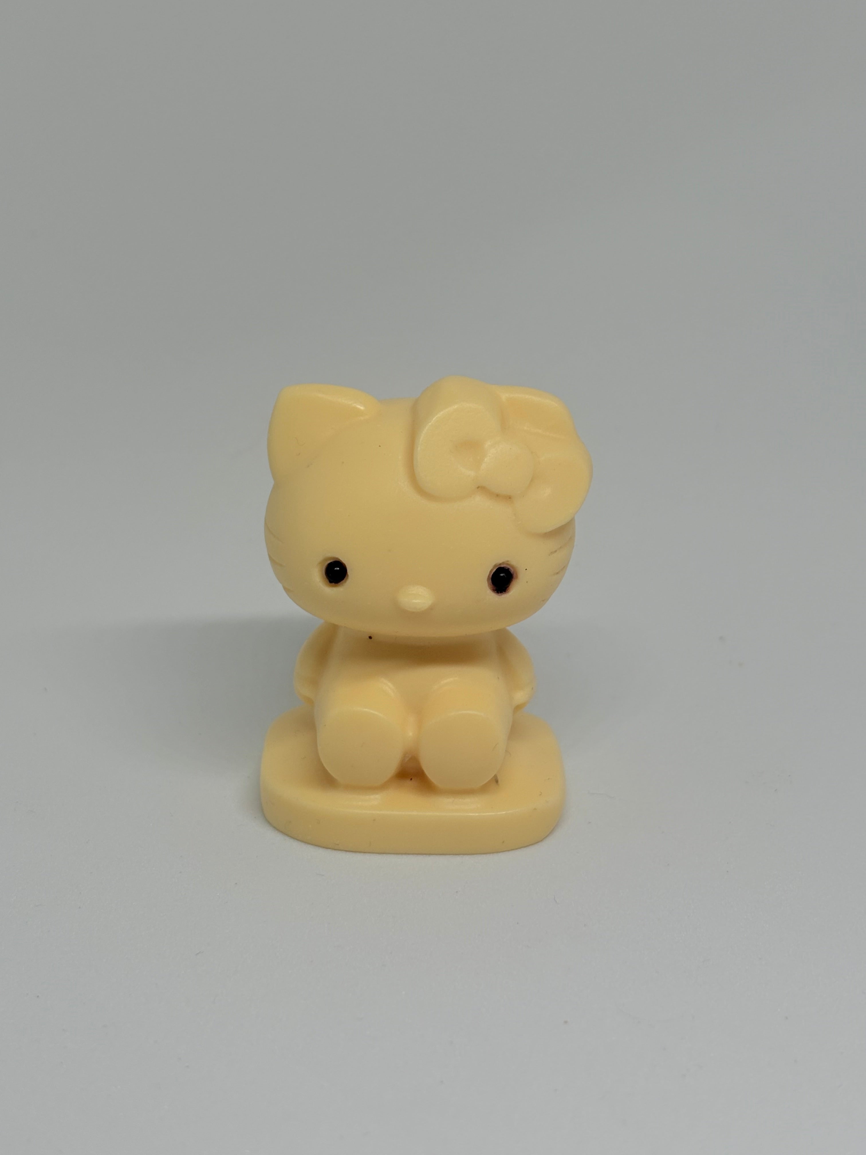 Ivory Nut Hello Kitty
